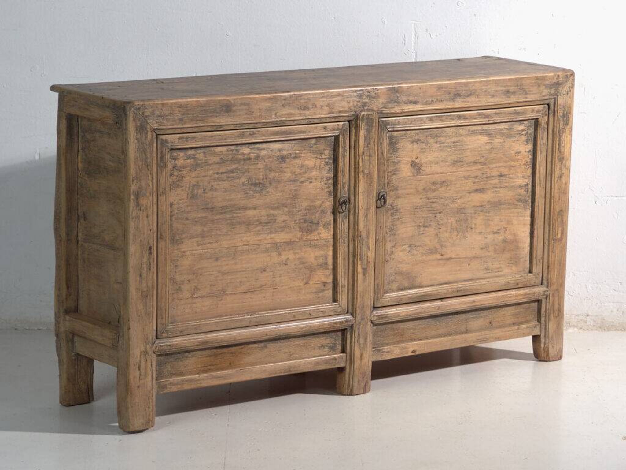Buffet bas ancien à deux portes – Chine, vers 1930