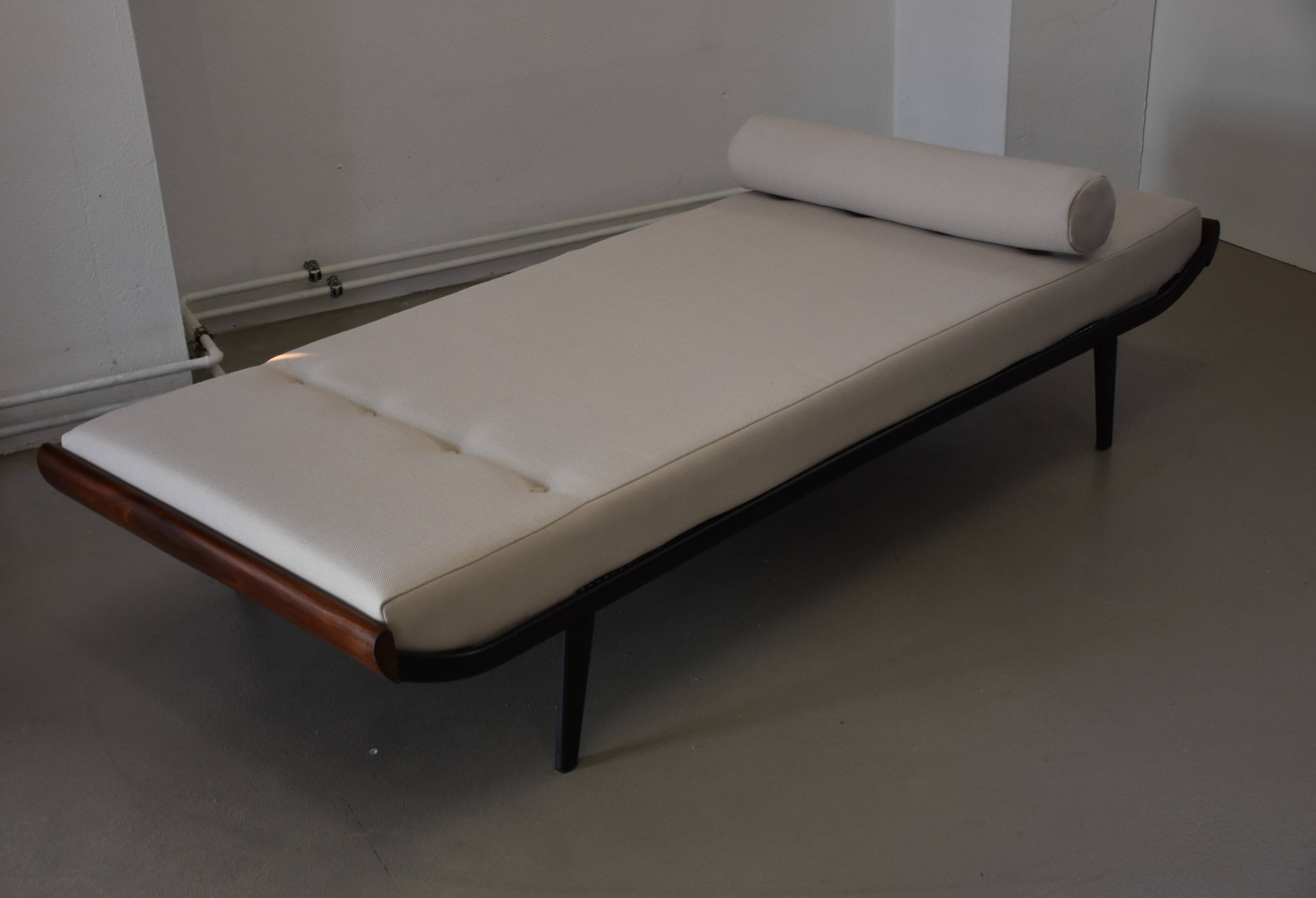 Méridienne Cléopâtre restaurée au design du milieu du siècle par D. Cordemeijer