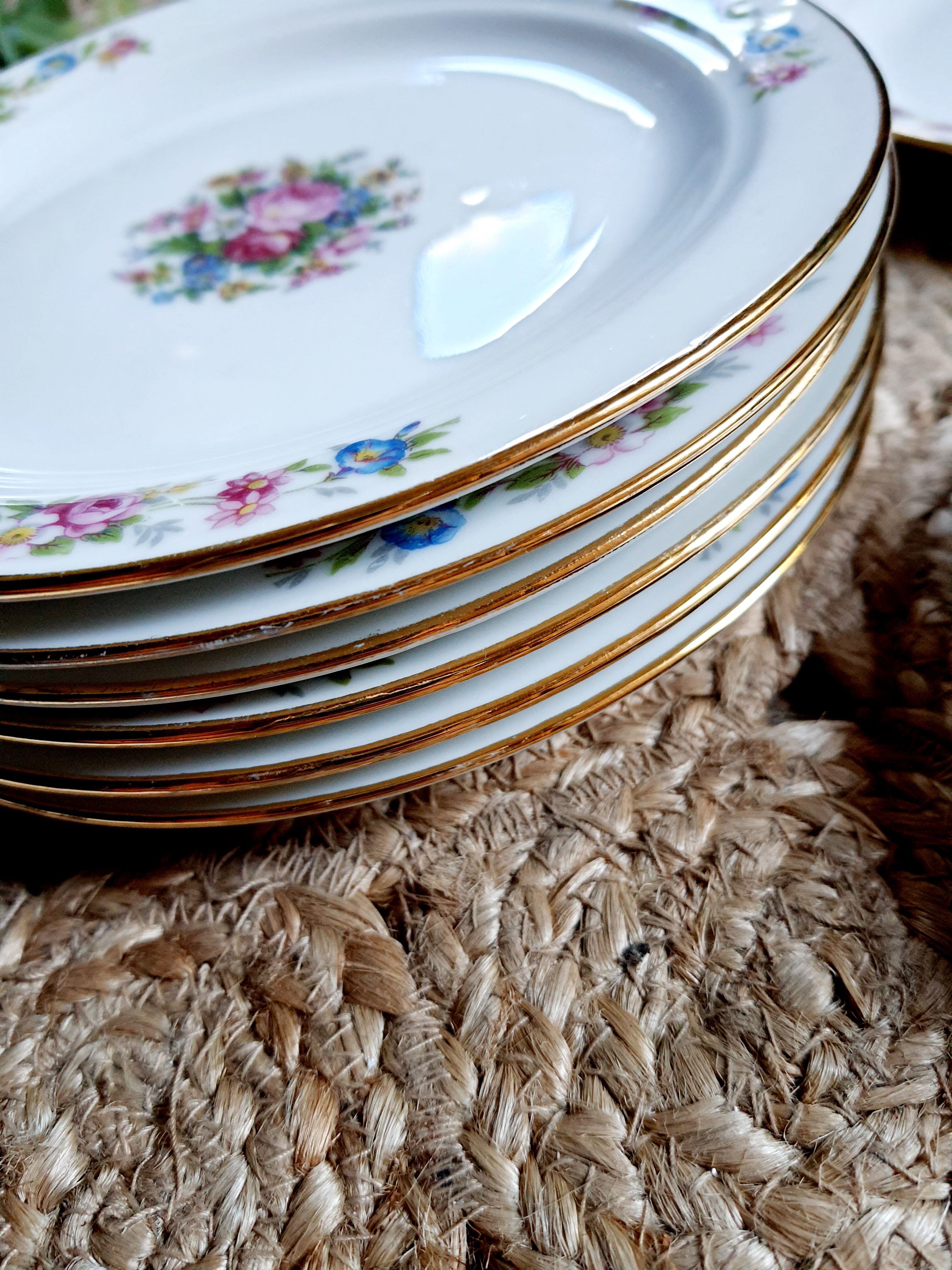 Lot of 6 vintage dessert plates