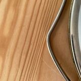 Miroir rond vintage en métal argenté.