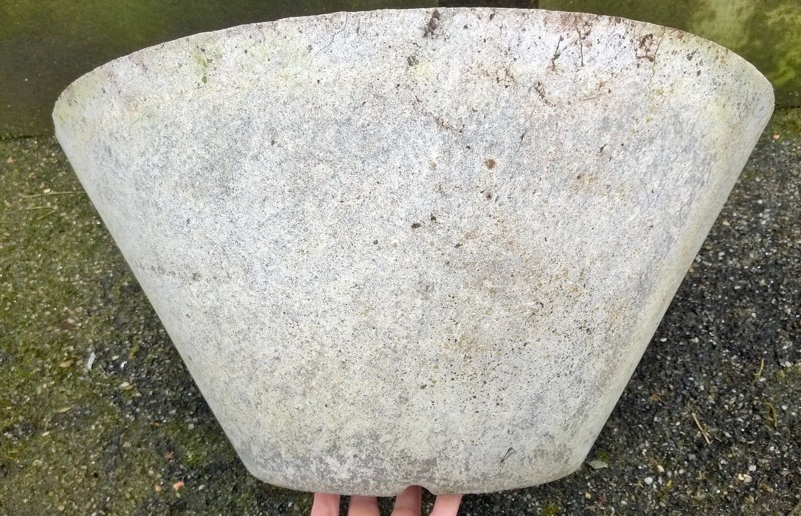 Vasque conique par Eternit 1950