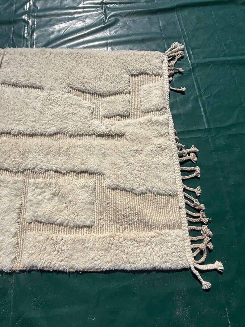 Handmade traditional wool rug size 2/3 m
