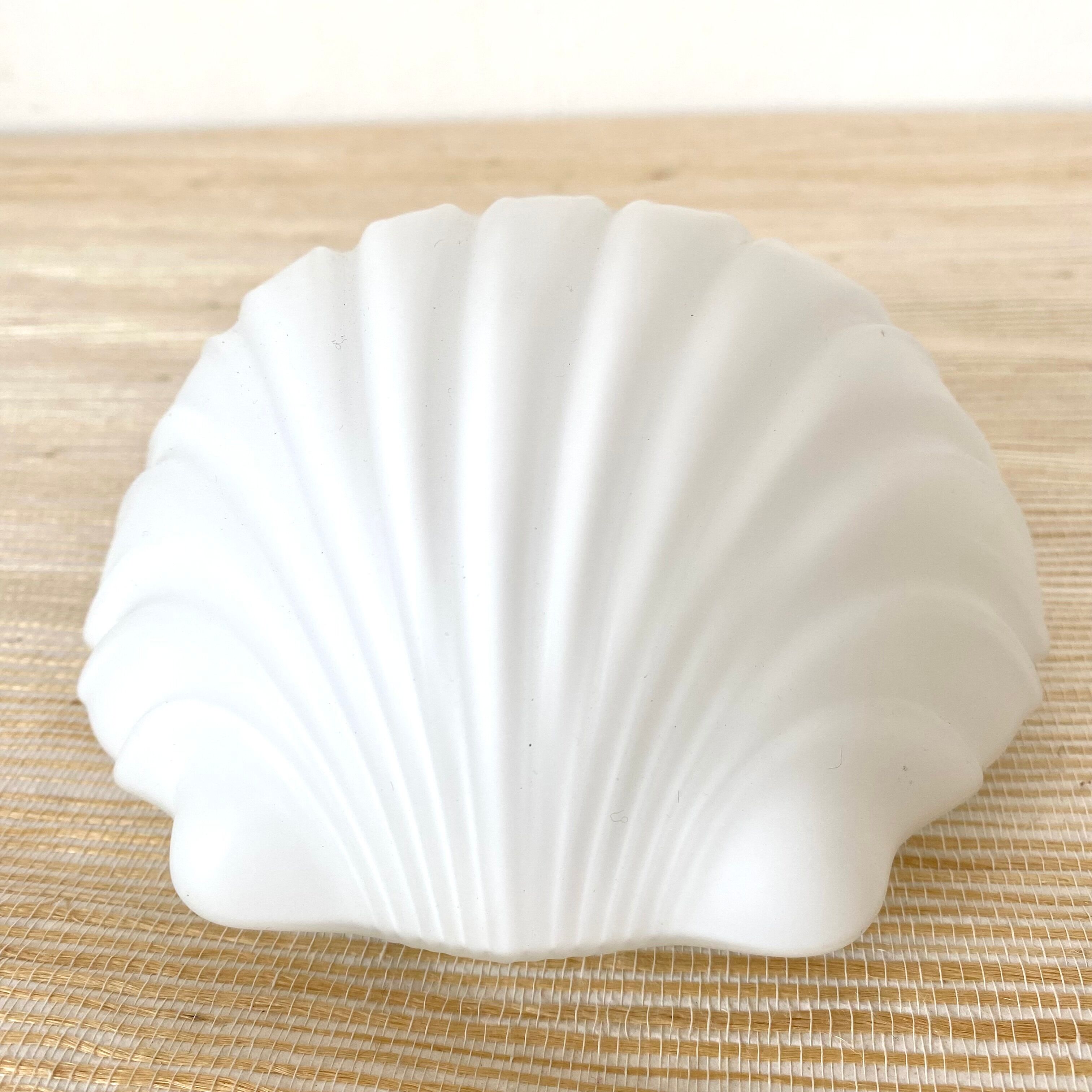 Opaline shell ceiling lamp