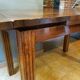 Table en frise de ronce de noyer