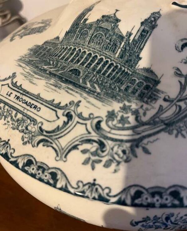 Soupière en terre de fer ''Monuments de Paris