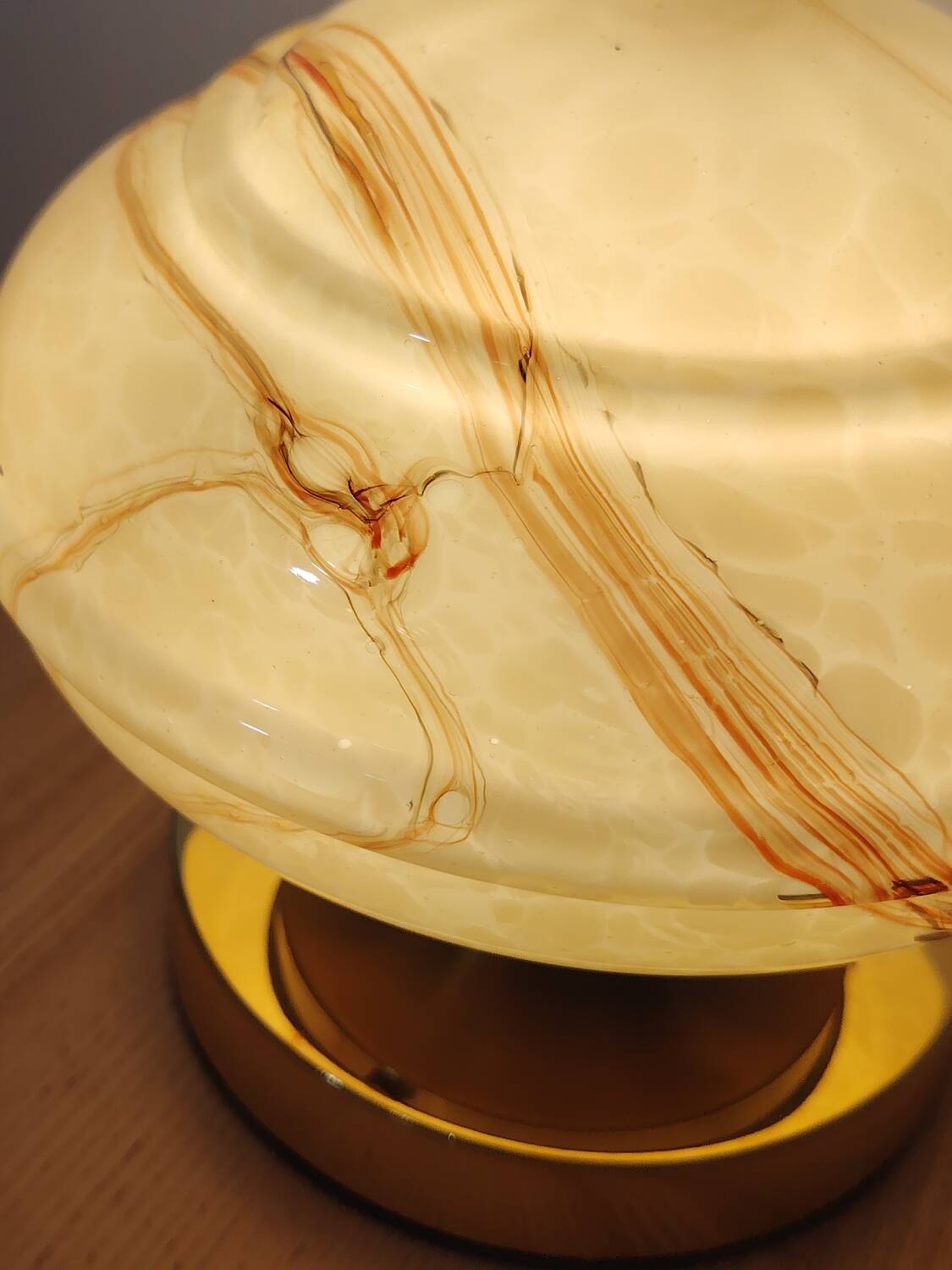 Yellow and brown marbled opaline lamp