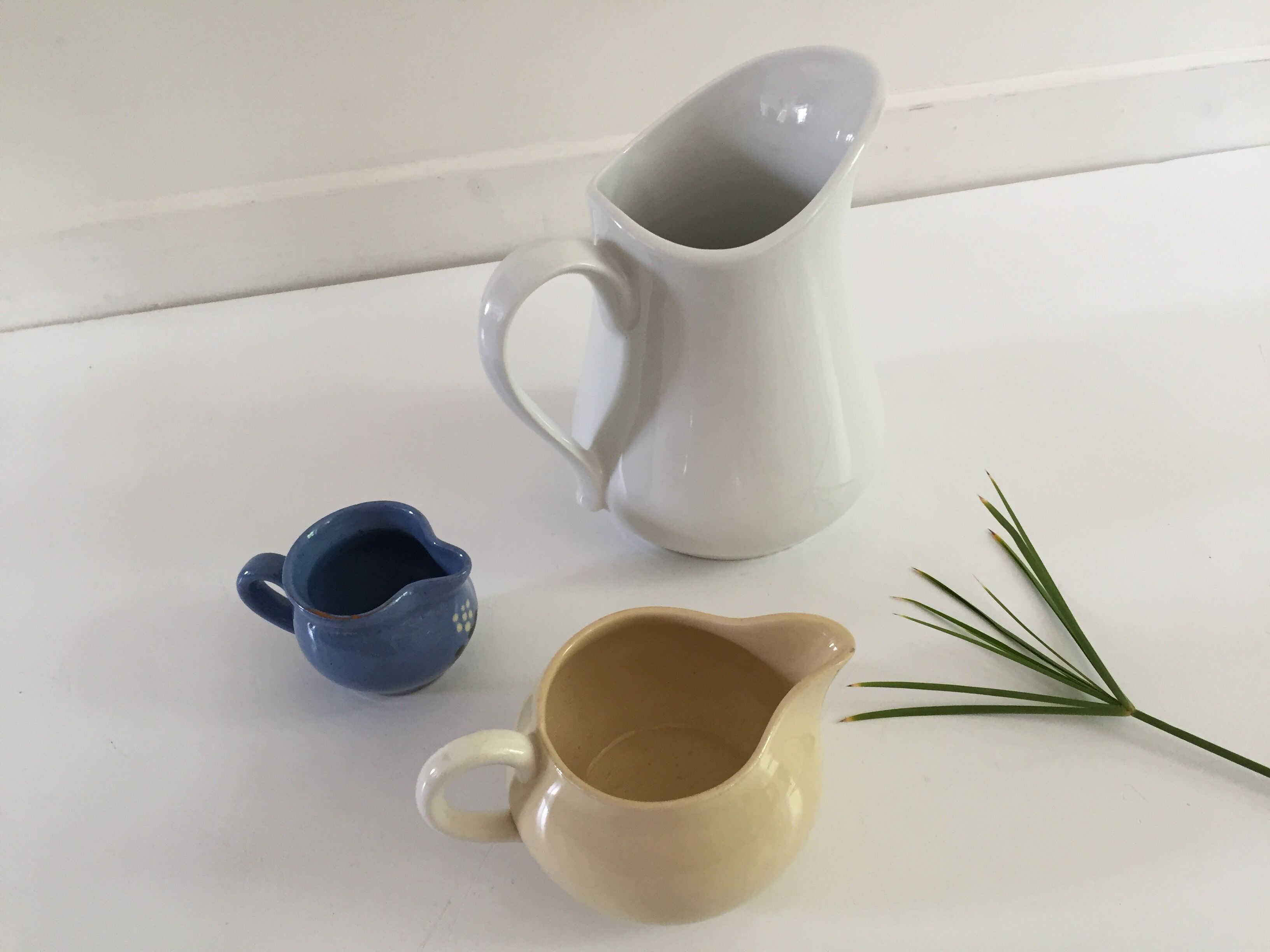 Set of 3 vintage pastels ceramic pitchers