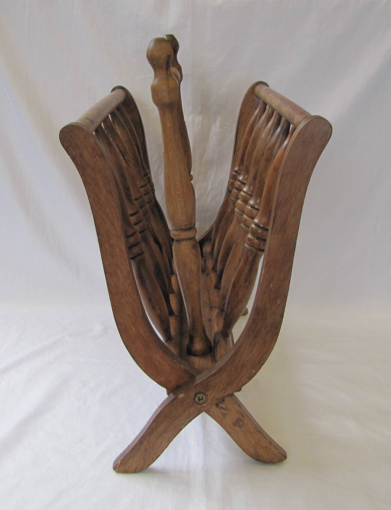 vintage wooden magazine rack n°2