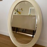 Oval cream plastic mirror