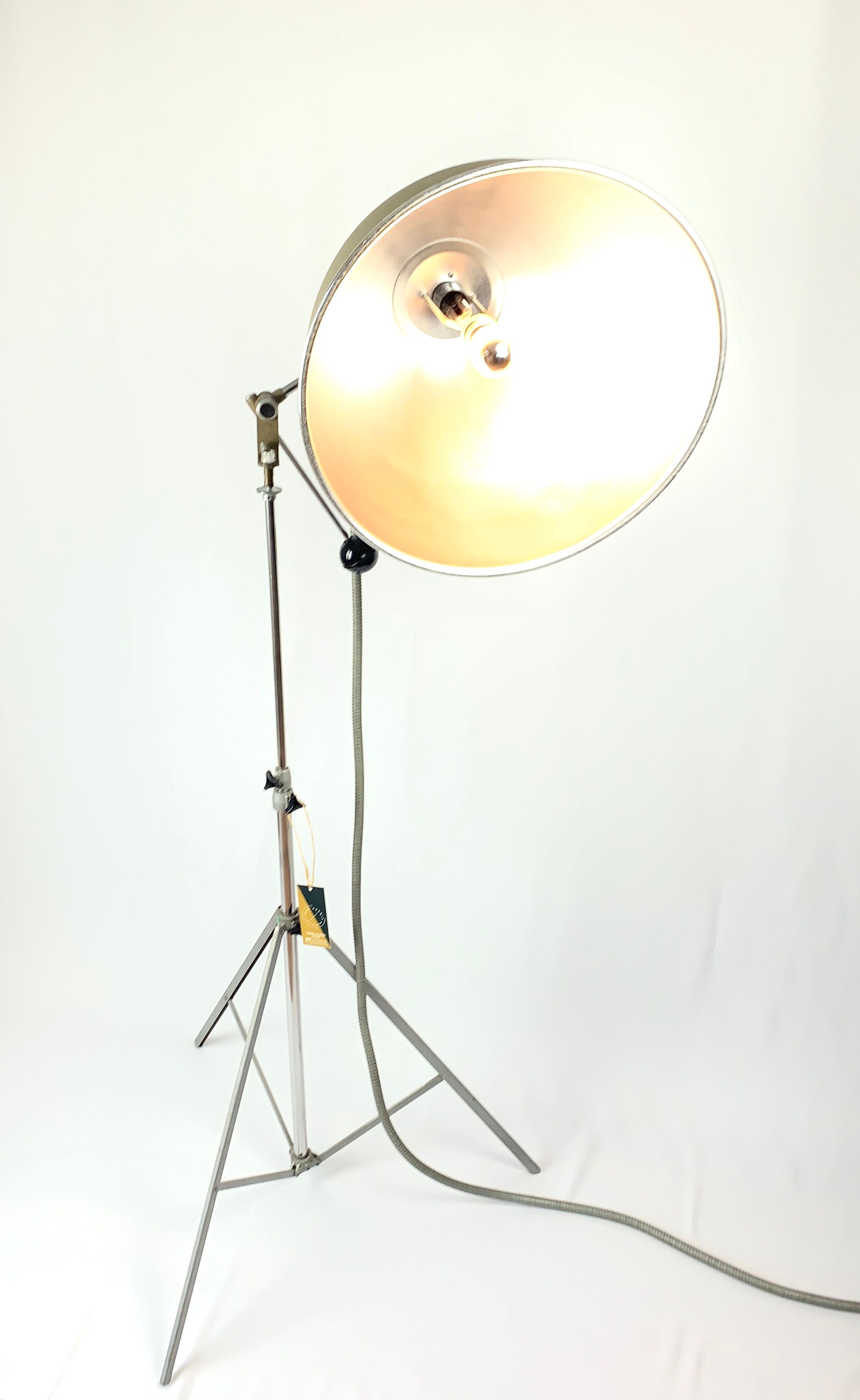 Floor lamp, old projector, flash photos