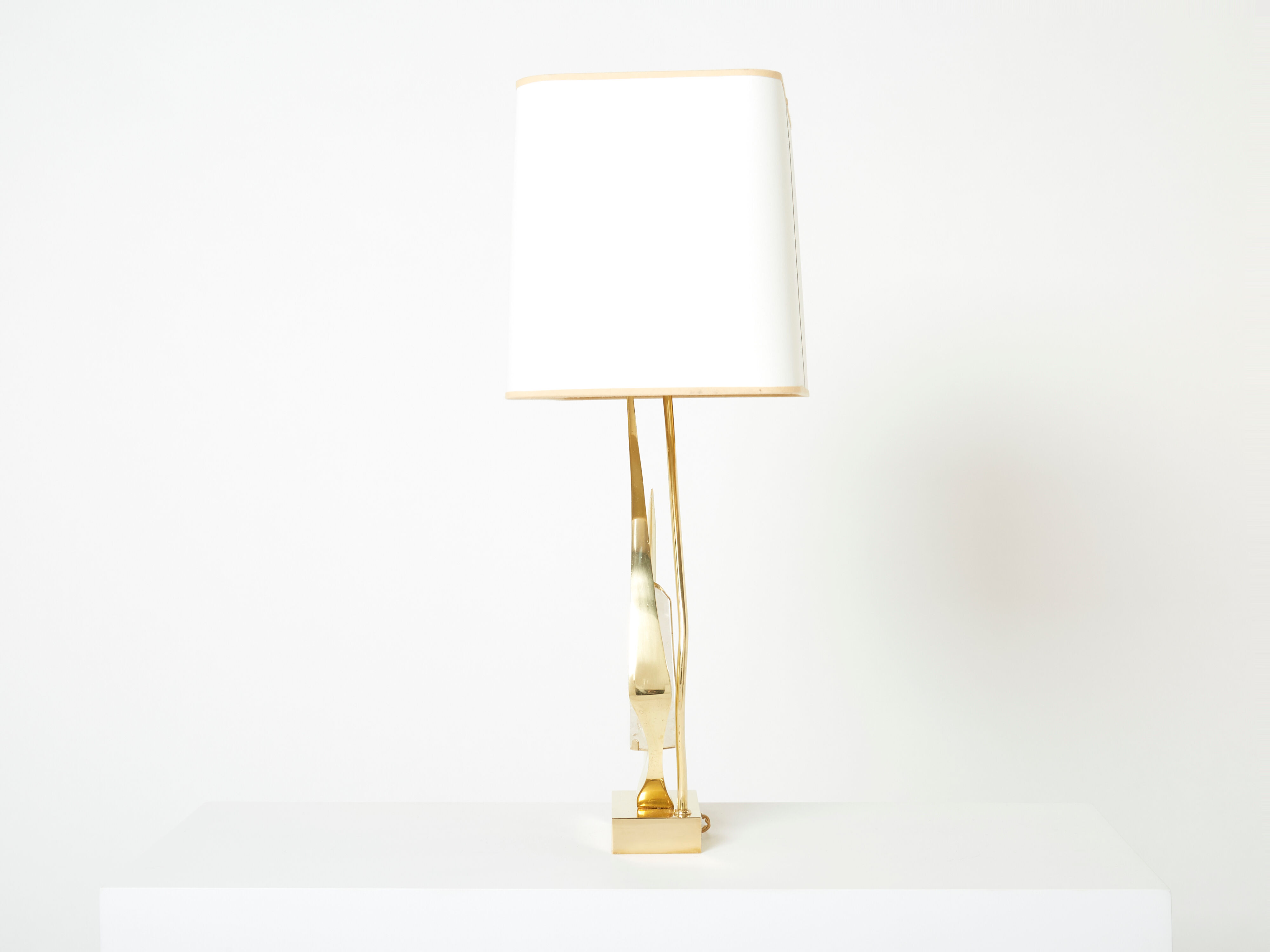 Paire de lampes en laiton cristal de roche signées Willy Daro