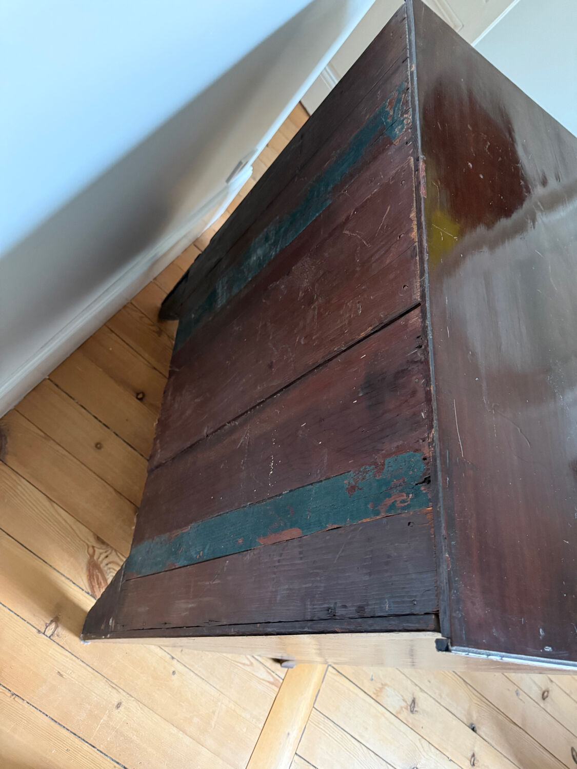 George III Commode in Flamed Mahogany - Hepplewhite Style, circa 1800