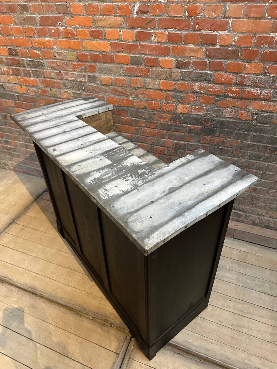 Early 20th century bar counter