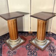 Pair of antique-style columns in solid wood and gilding.