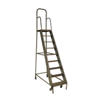 Mobile stool of workshop