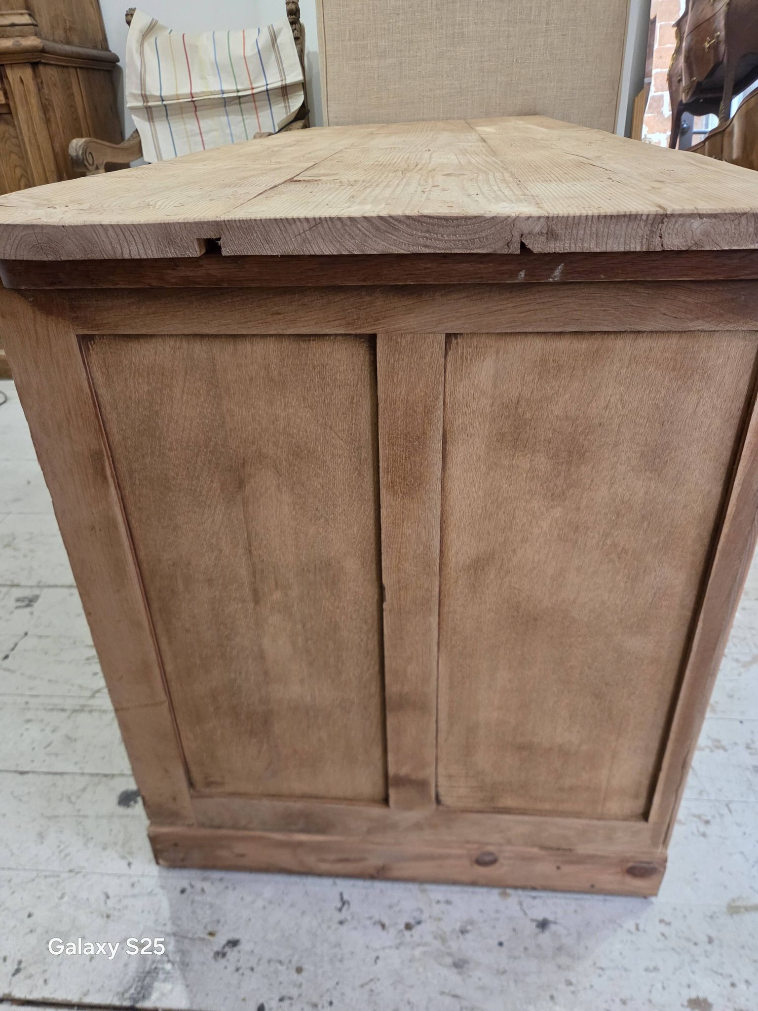 workbench with 16 drawers