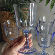 Verres a pieds bleu vintage