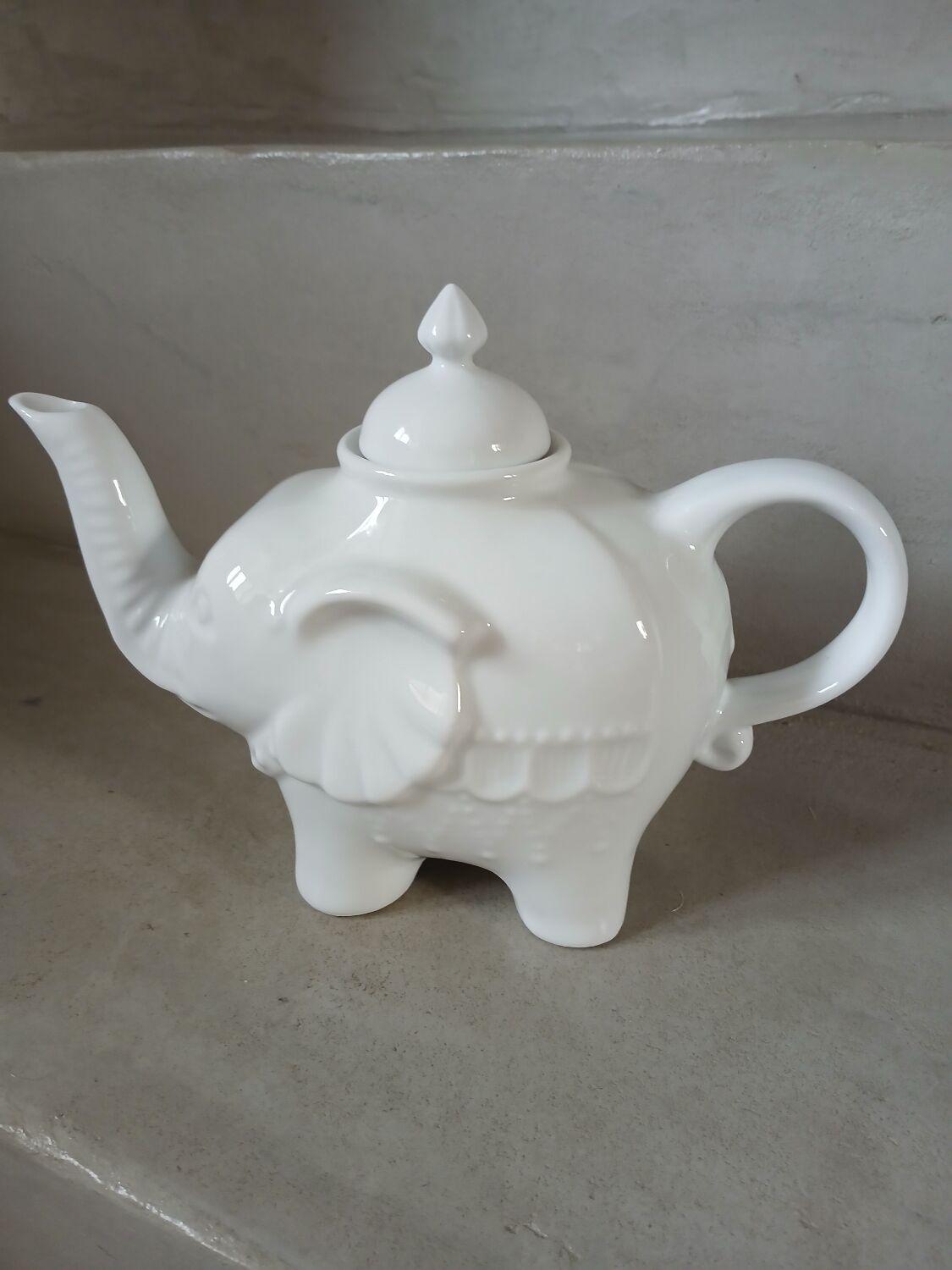 Elephant porcelain teapot
