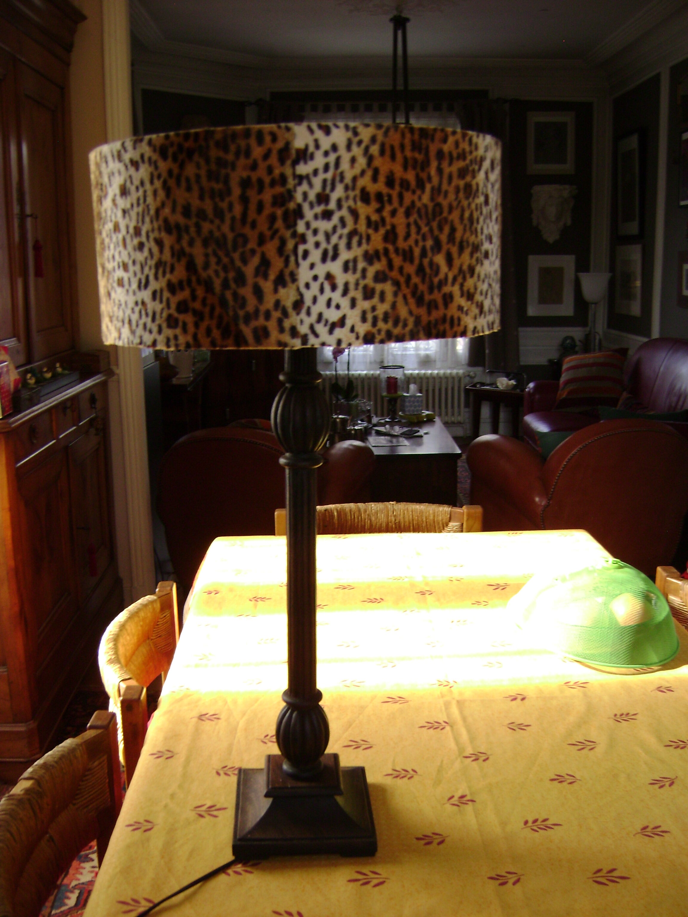 Table lamp with leopard lampshade