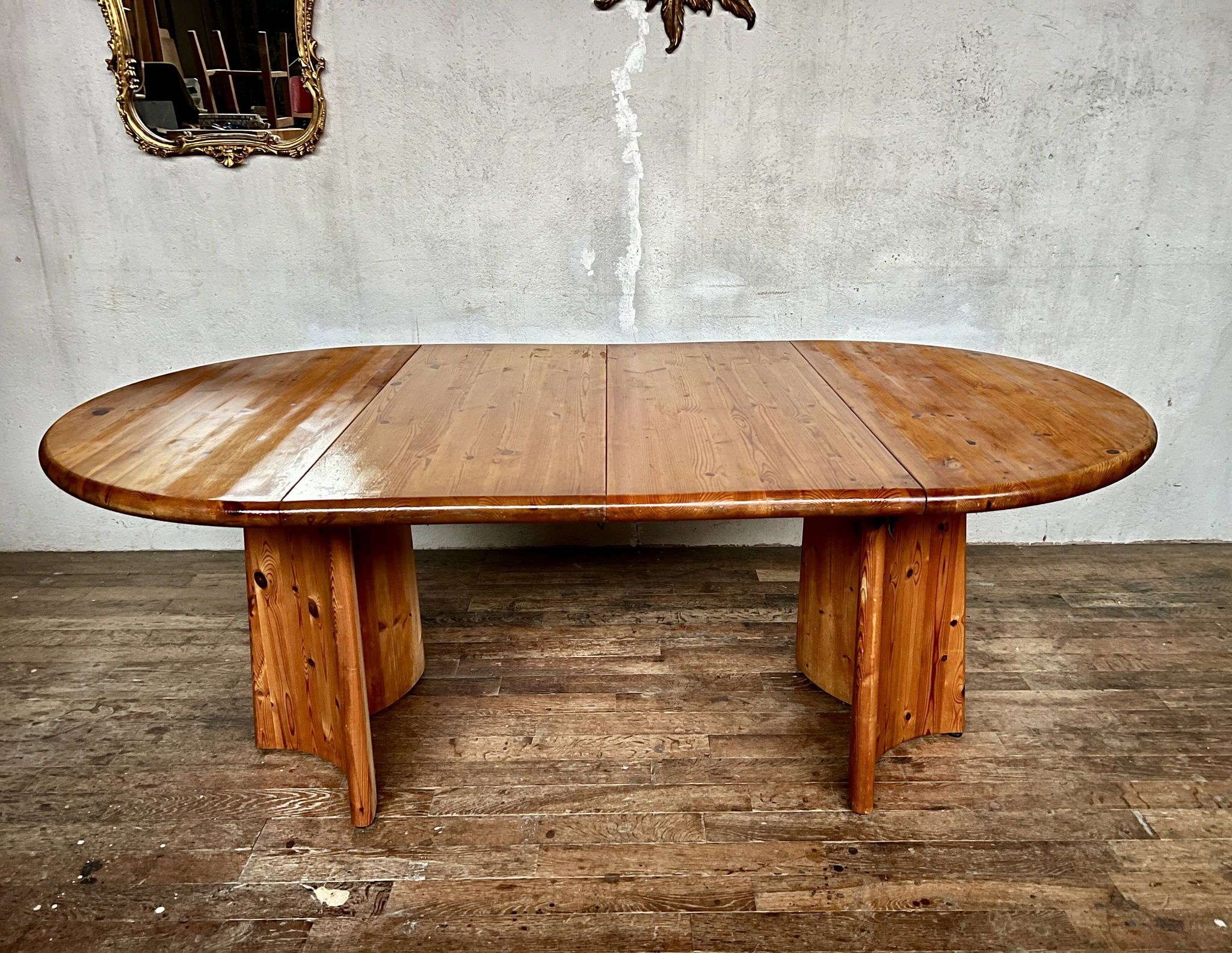 Large Scandinavian pine table - 6 chairs