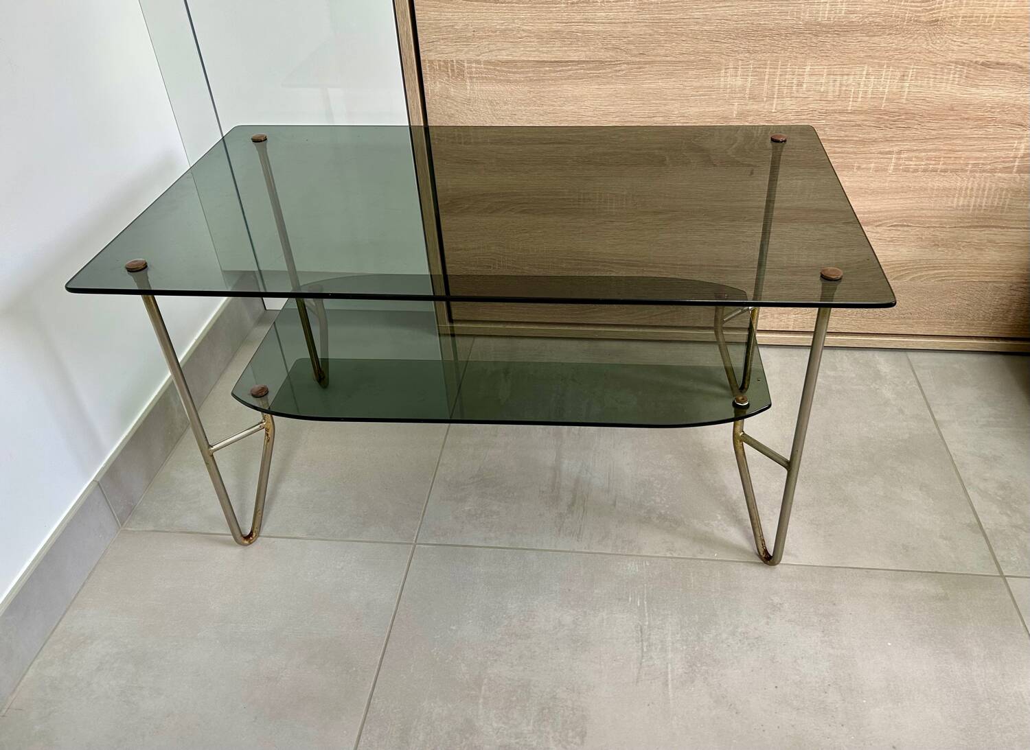 1975 glass coffee table with 2 tops, good condition