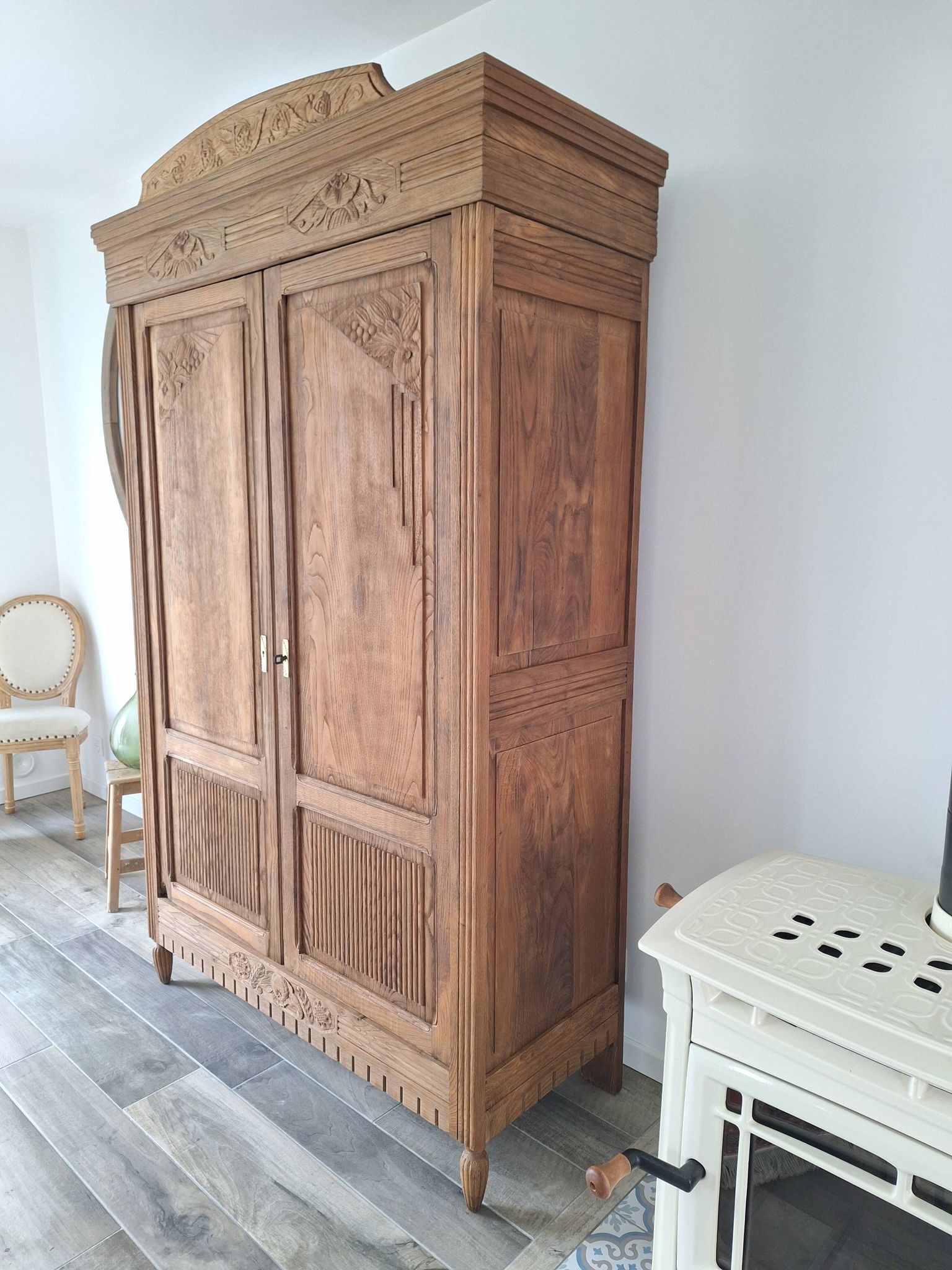 Wardrobe, oak linen cupboard from 1920.