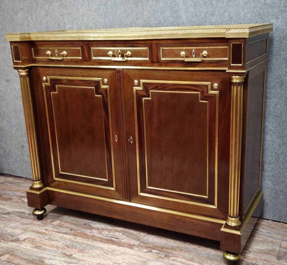 Parisian buffet in Louis XVI style – Mahogany and gilded brass – Marble top –