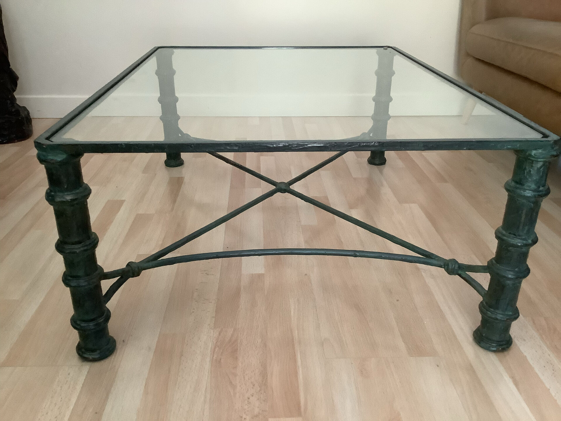 Table vintage en fer forgé et plateau en verre trempé