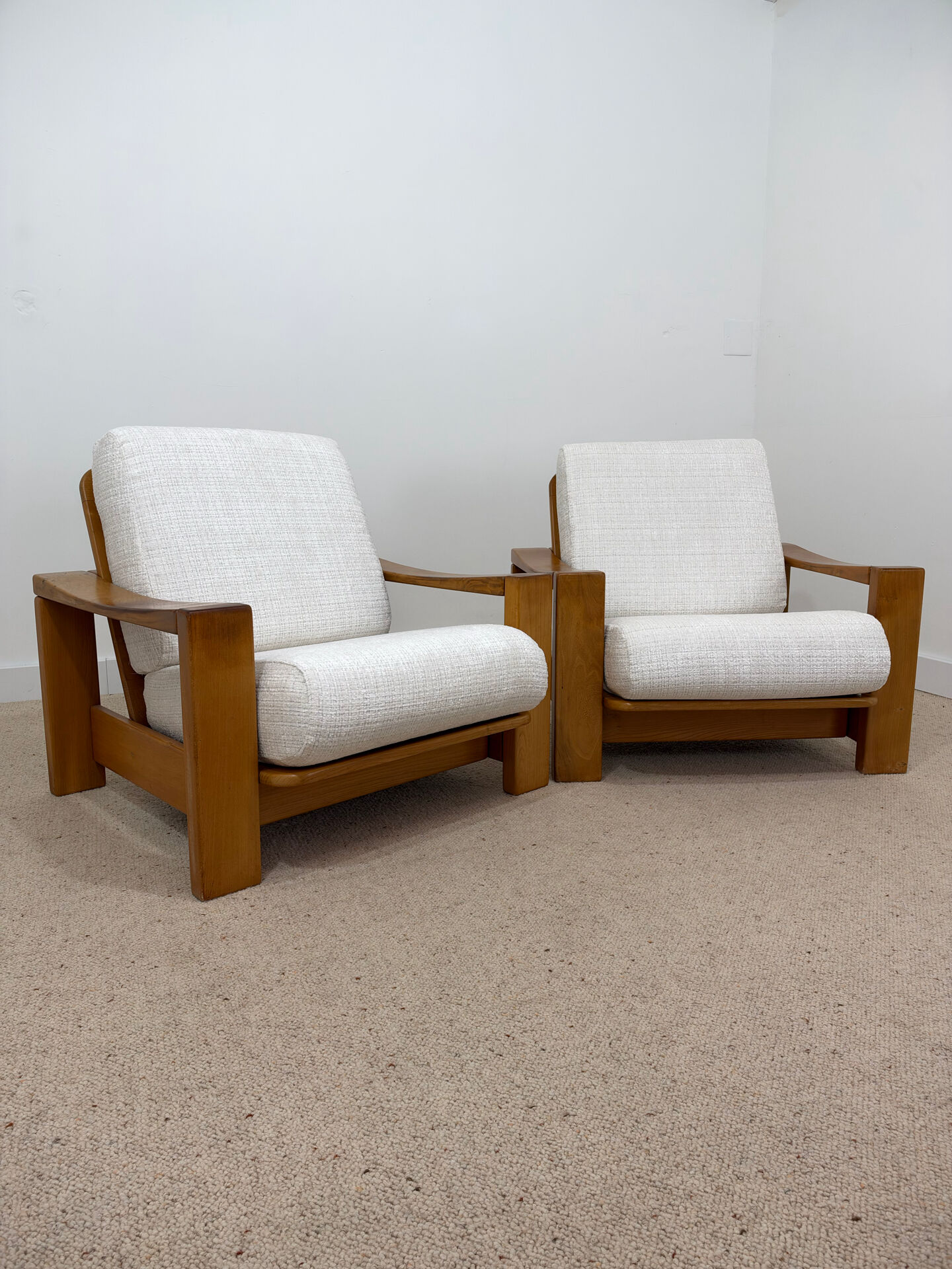Pair of vintage armchairs in solid wood – new white fabric
