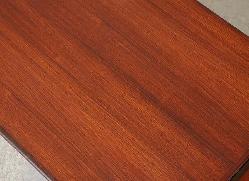 Extensible in the 1960s rosewood dining table.