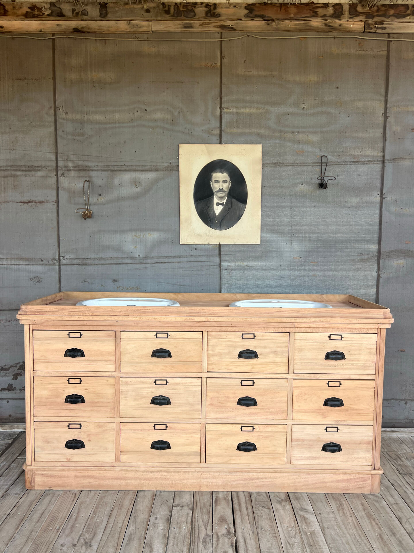 Furniture with 2 basins in raw wood