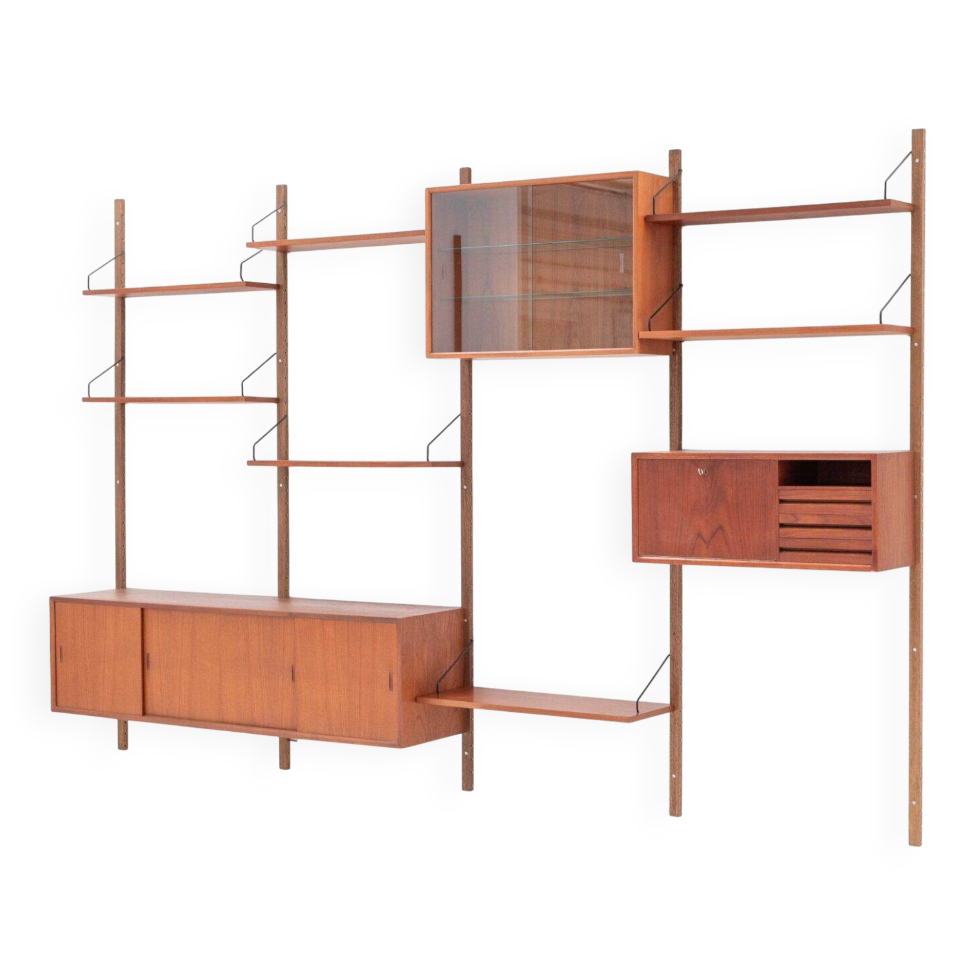 Wall unit with 4 modules by P. Cadovius