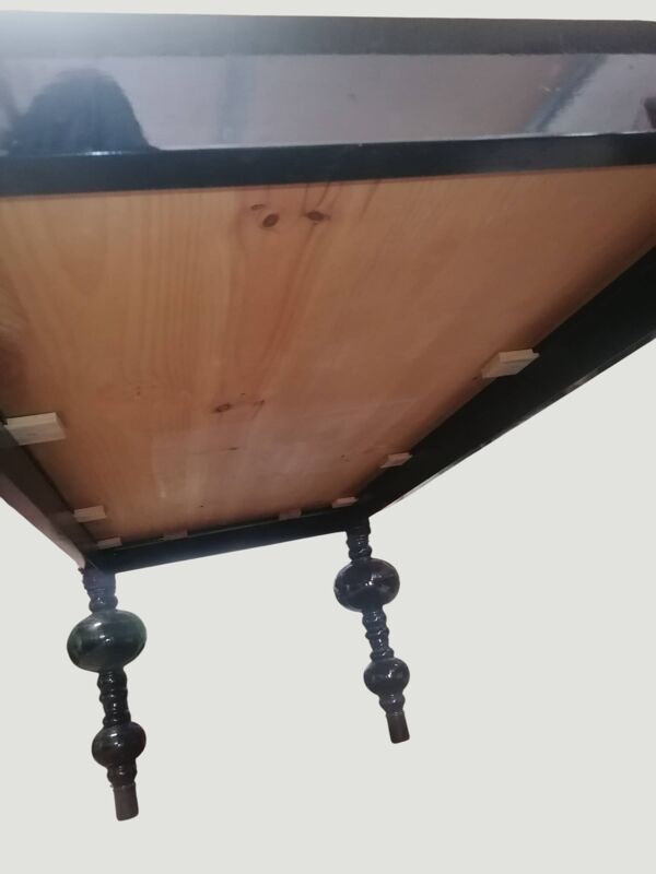 Grande table à manger design en bois clair et bois laqué noir. 2x1m