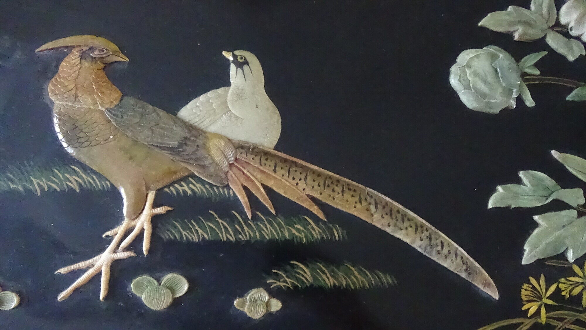Table low décor birds with hard stones and mother of Pearl inlay