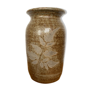 Sandstone vase plant motif