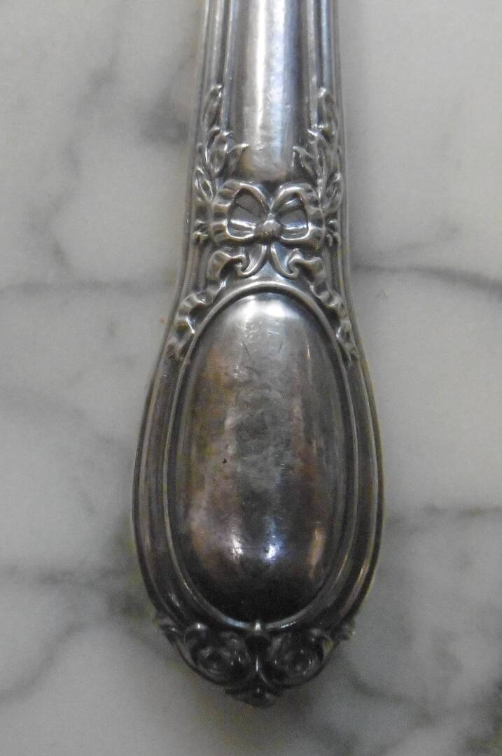 Couteaux en argent fourré poinçon minerve fin XlXeme decor rubans et fleurs
