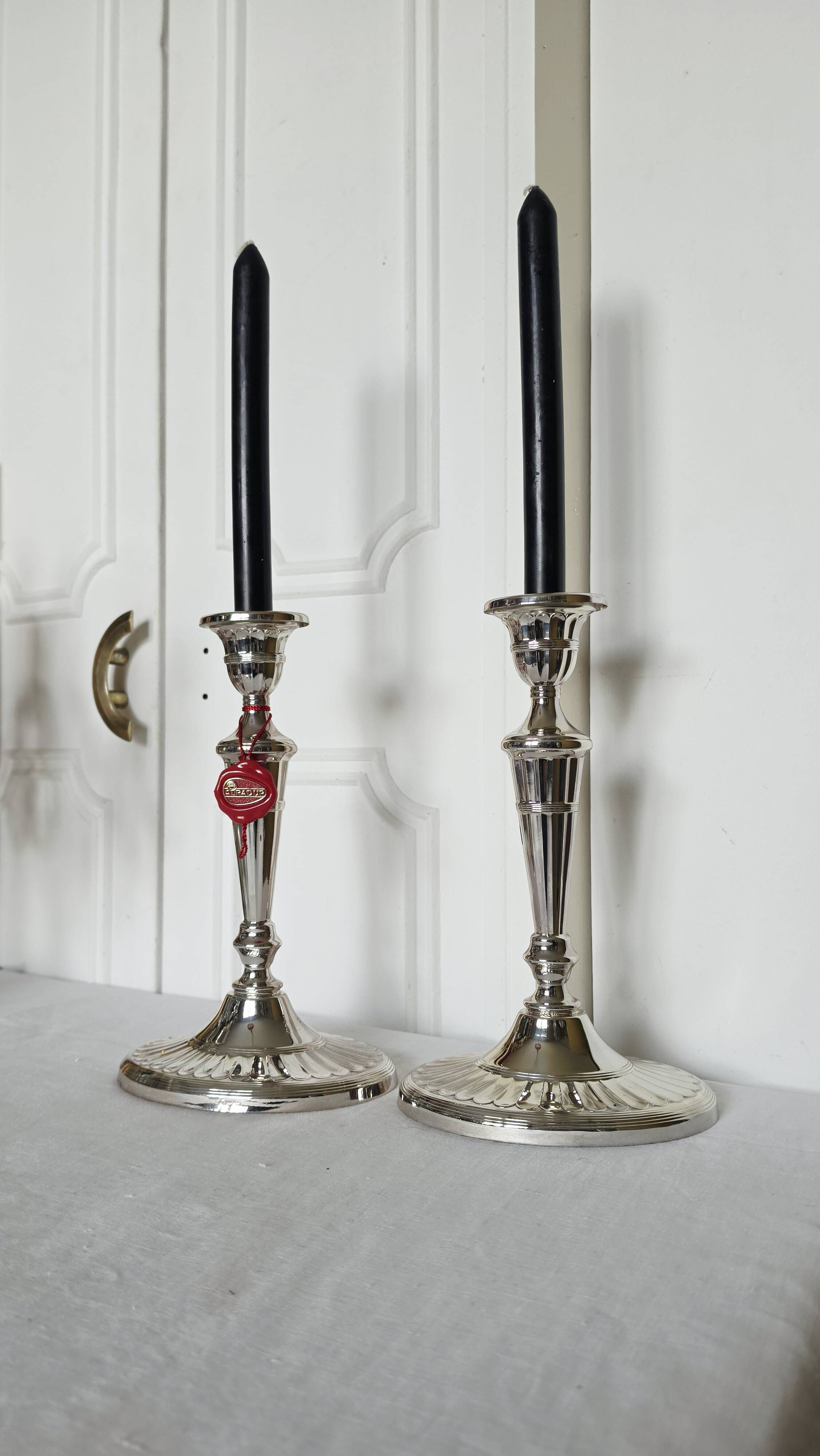 Elegant pair of candlesticks from the prestigious Spanish house Pedro Du.