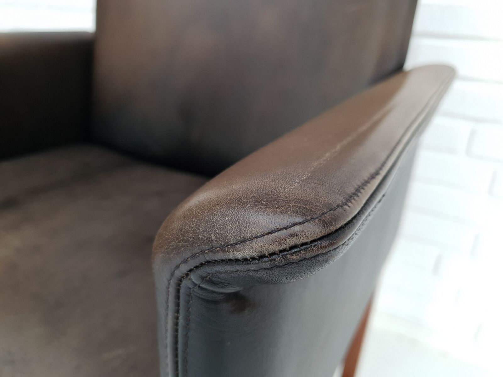 Danish conference chair by Hans Olsen, 60´s, original leather, solid rosewood