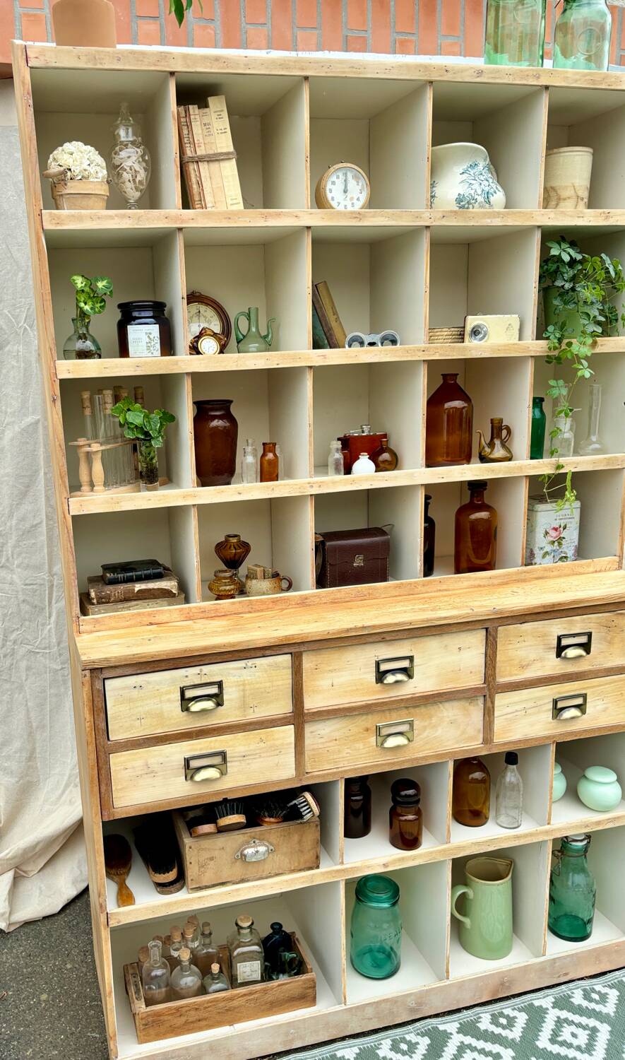 Trade furniture with lockers