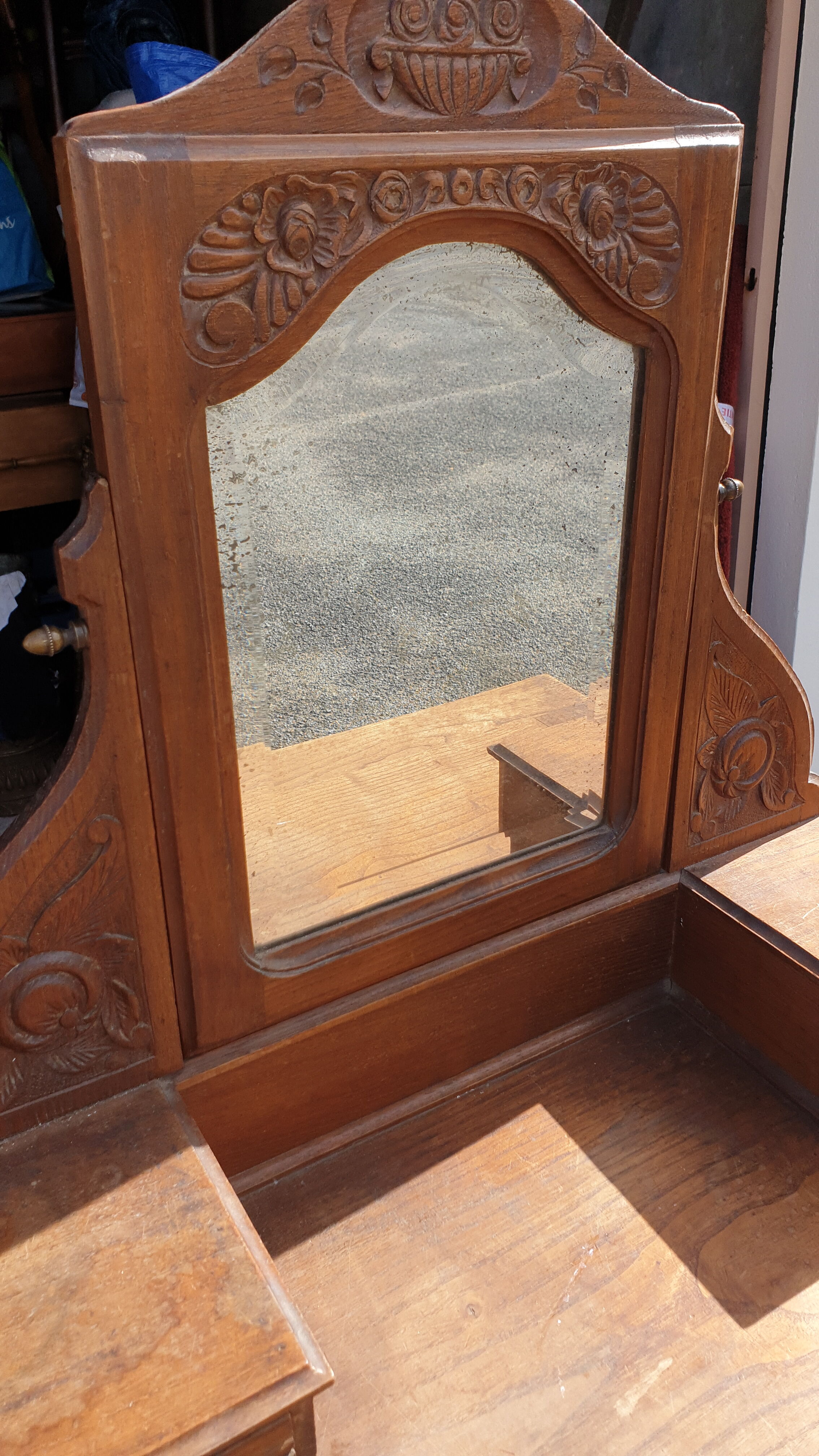 Art deco dressing table