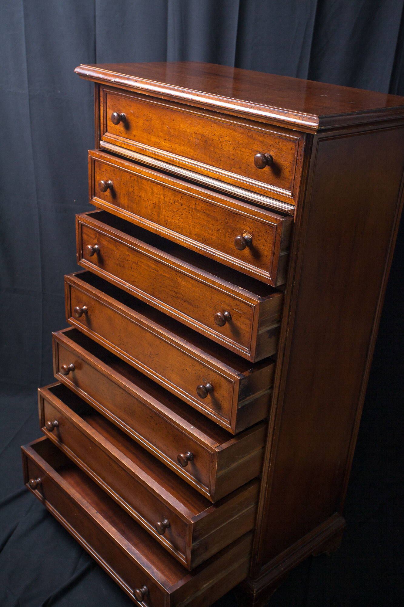 Solid wood semainier