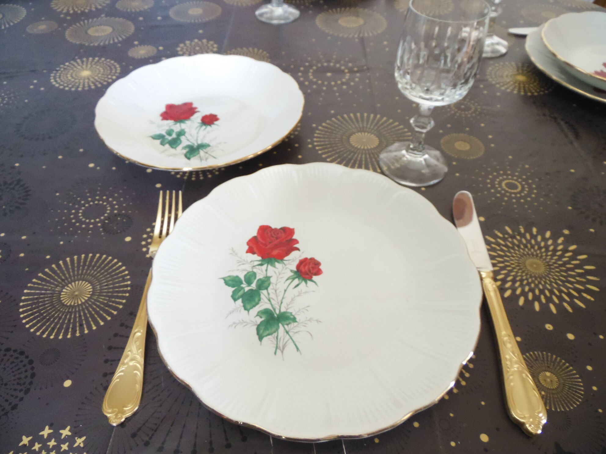 Lots of plates Claudia from L'Amandinoise