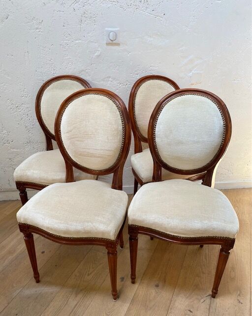 Series of 4 medallion chairs