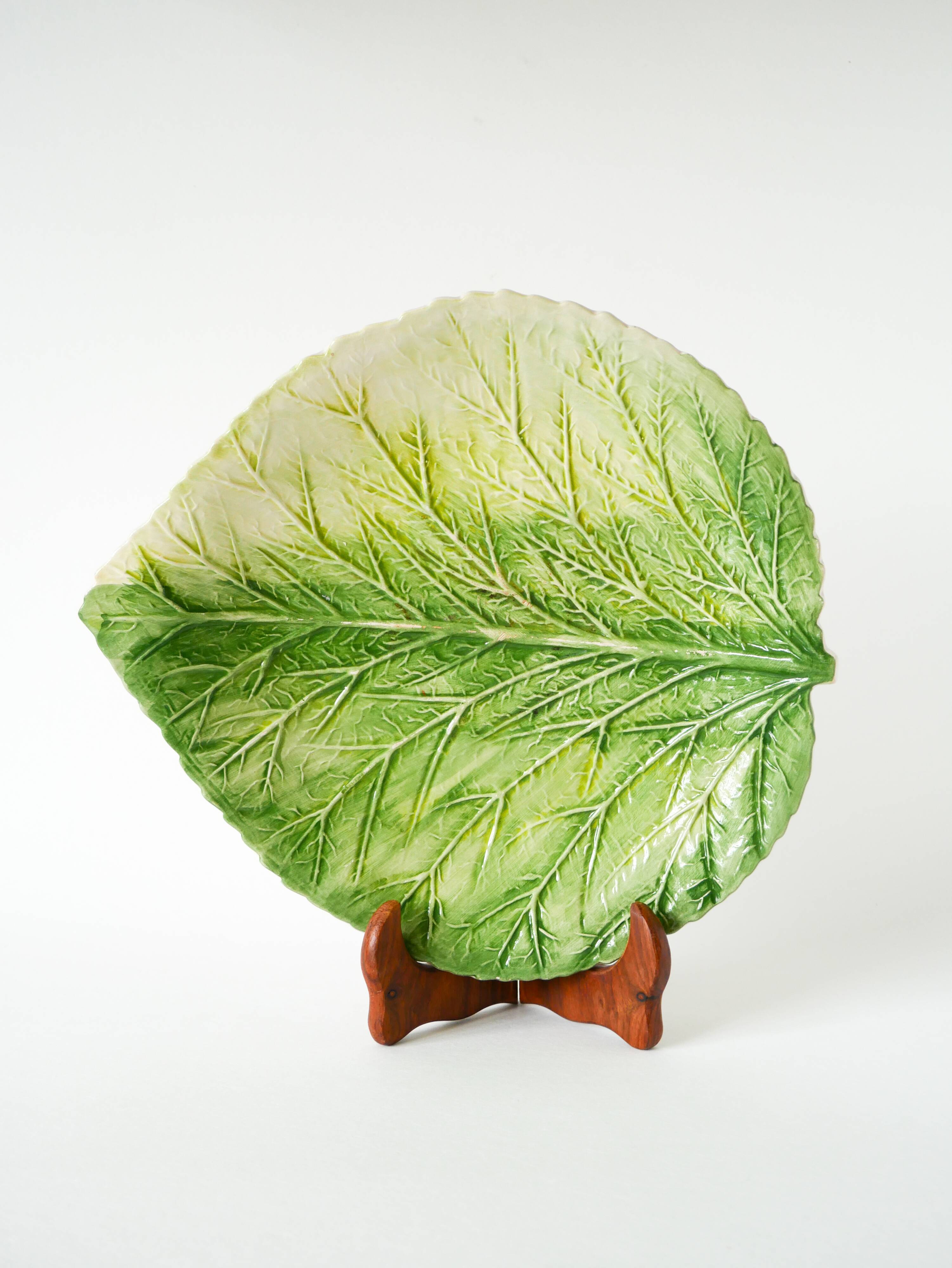 Large slip dish / cup, Leaf model, Signed, 1970