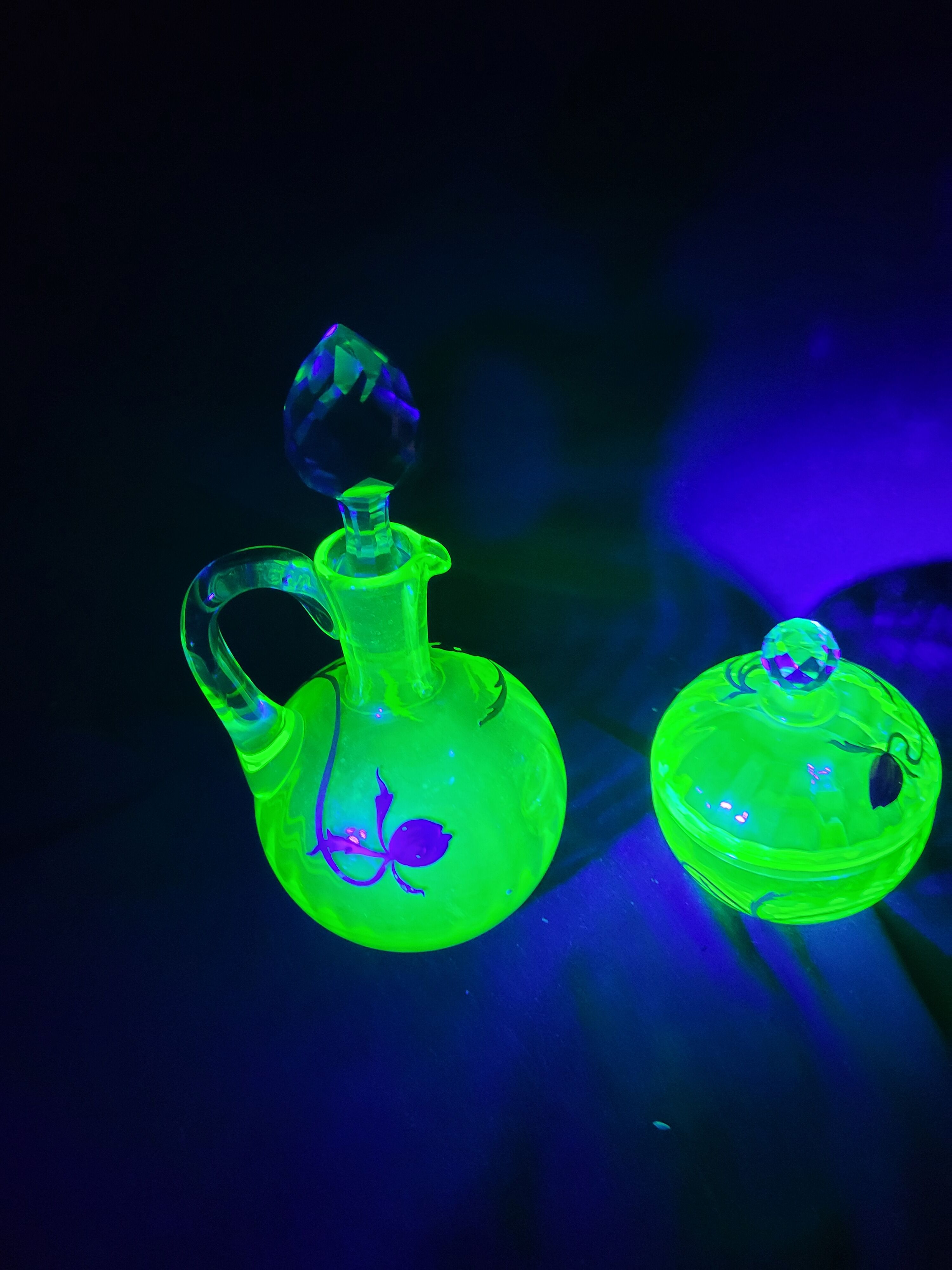 Carafe and sugar bowl in ouraline, Legras/Baccarat