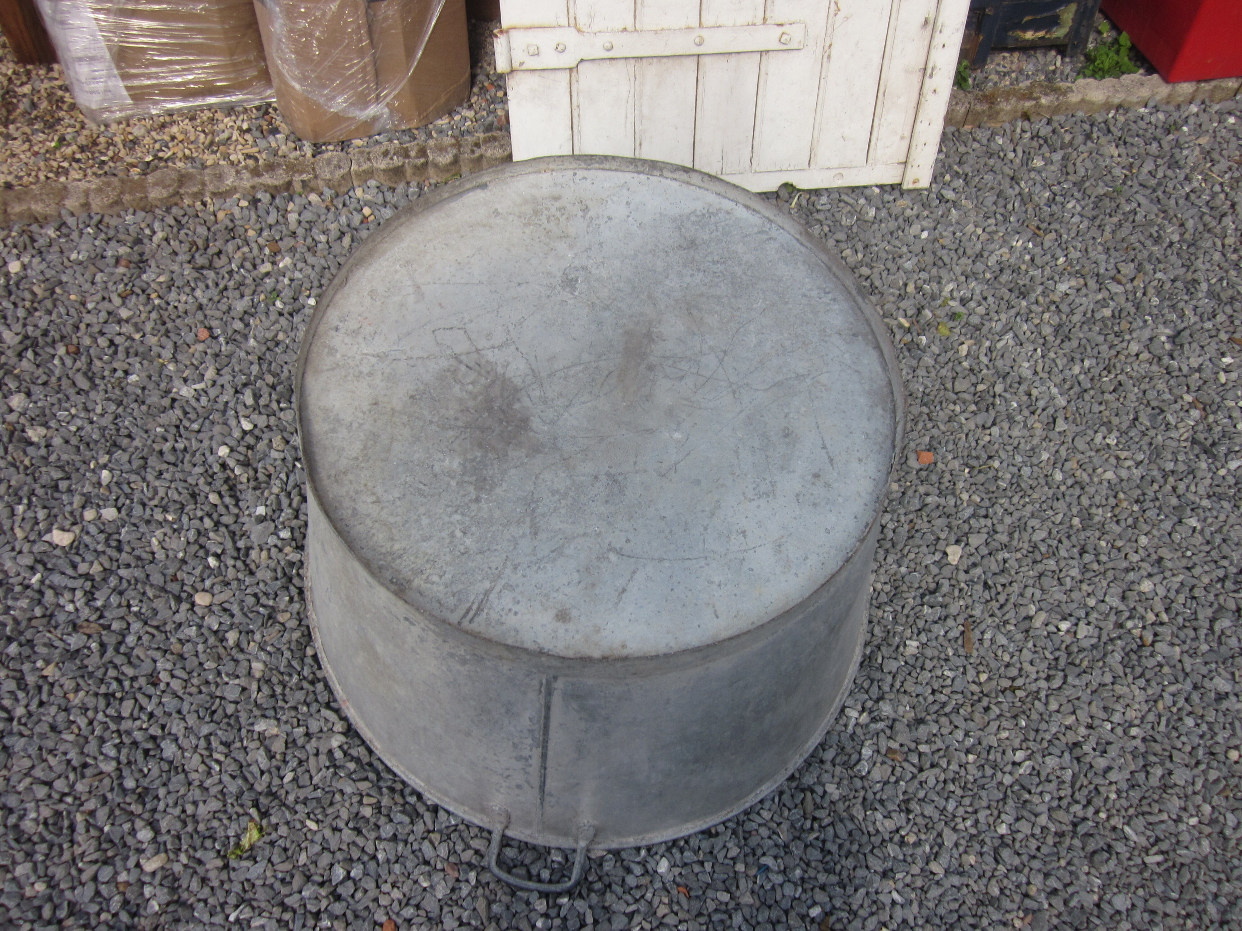 Round zinc basin