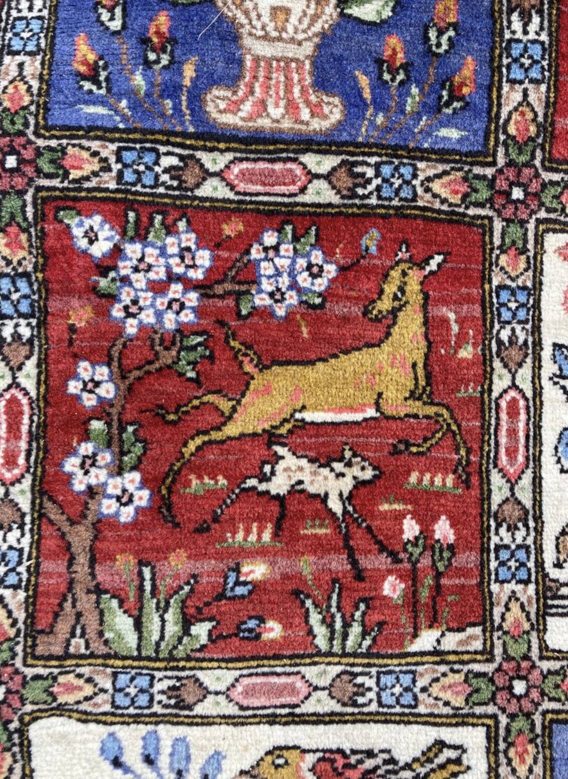 Persian rug 332x215cm in Iranian Bakhtiar wool