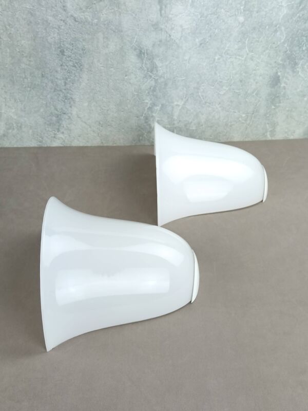 Appliques demi cloche en verre opalin, 1970