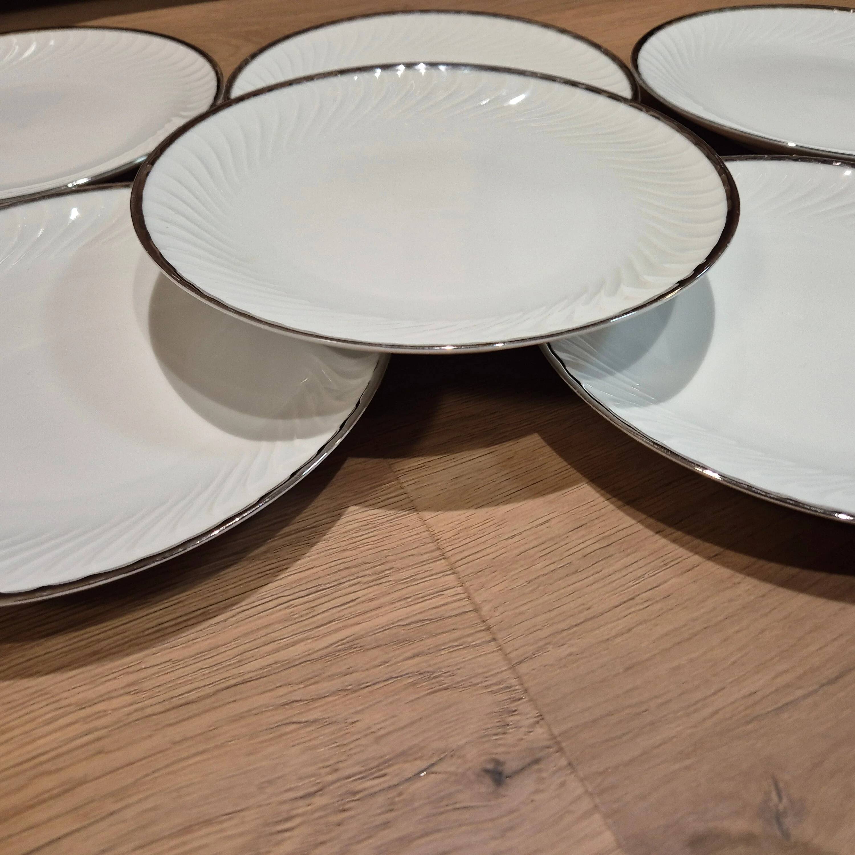 Assiette à dessert en porcelaine