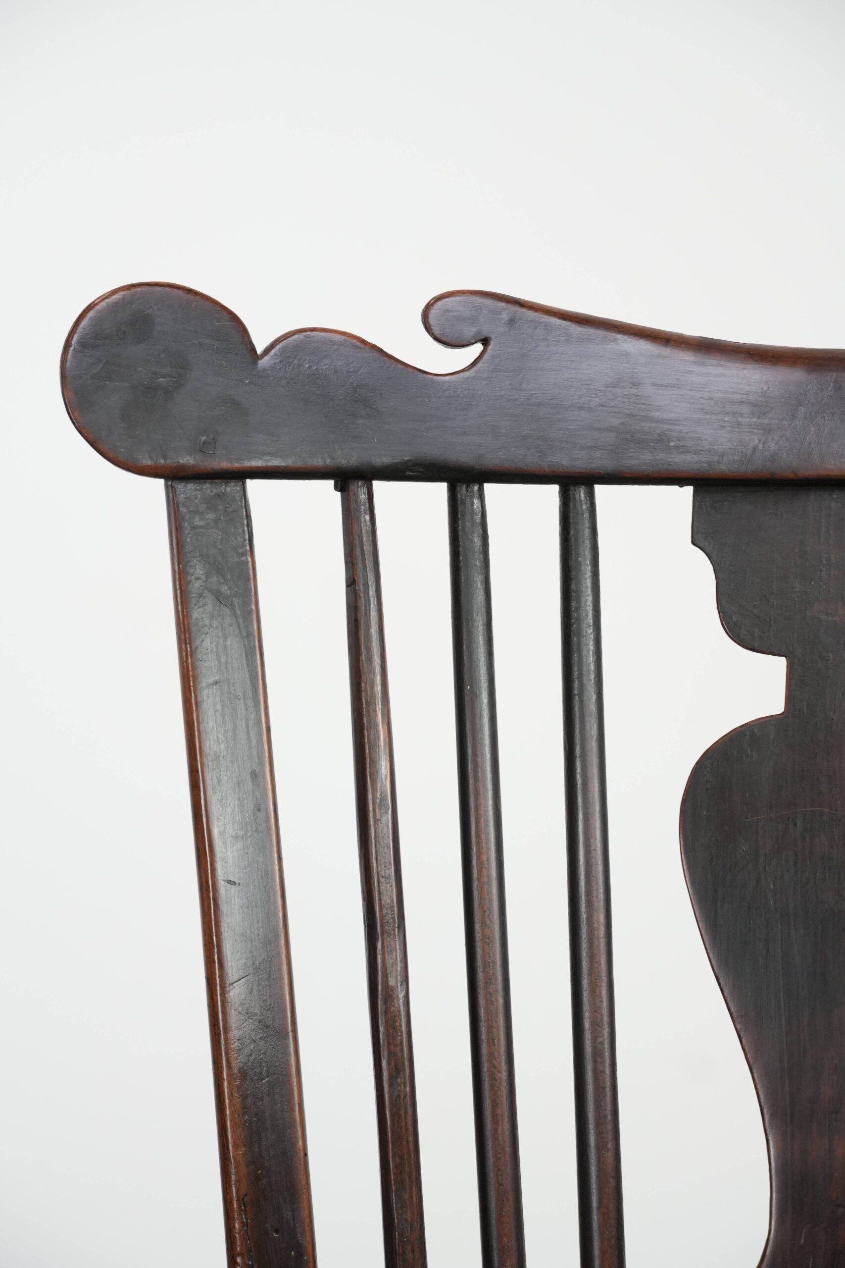 Antique English Windsor chair from the 18th century with spindled backrest